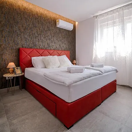 House Jolly With Private Pool Apartment
