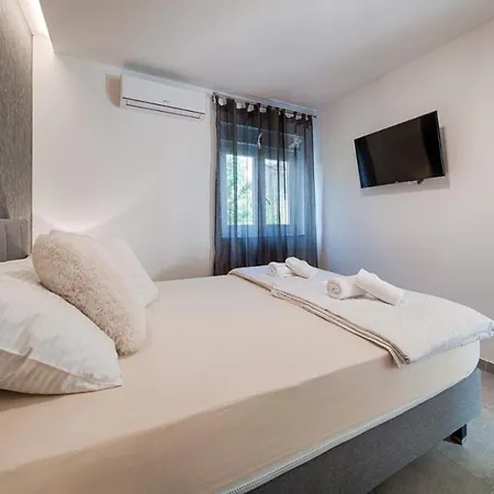 House Jolly With Private Pool Apartment Volosko